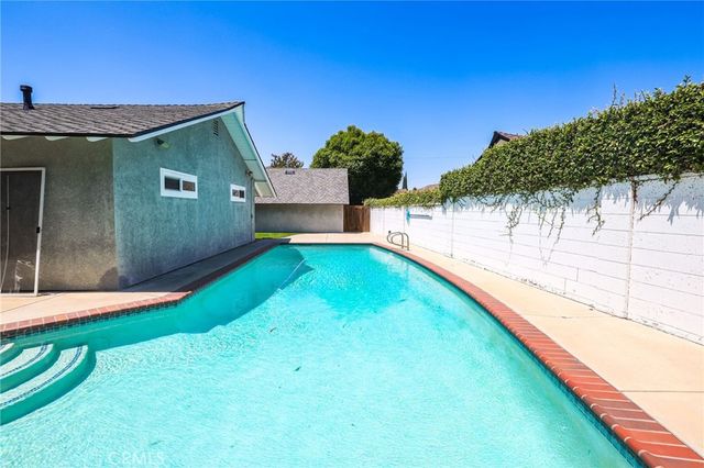2932 Bostonian, Los Alamitos, CA 90720
