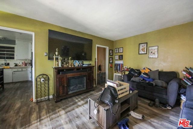 5663 Kester Avenue, North Hollywood, CA 91411