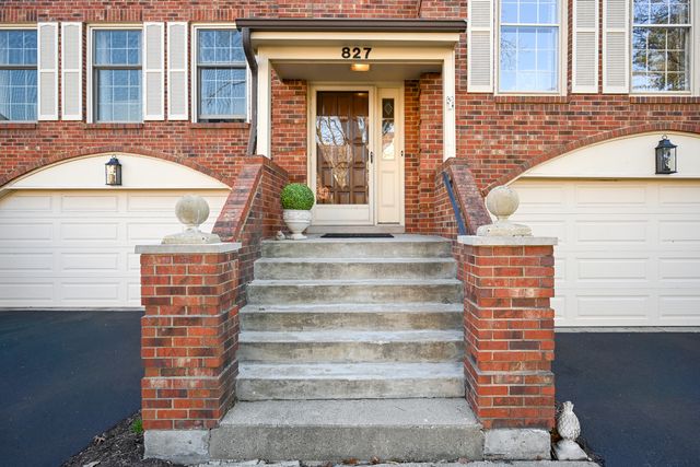 827 N Driveway, Glen Ellyn, IL 60137