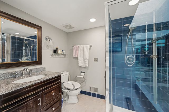 827 N Driveway, Glen Ellyn, IL 60137