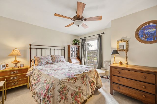 827 N Driveway, Glen Ellyn, IL 60137