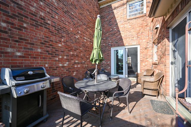 827 N Driveway, Glen Ellyn, IL 60137