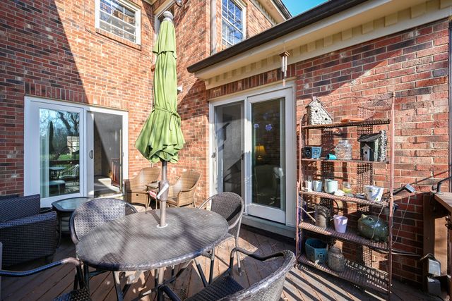 827 N Driveway, Glen Ellyn, IL 60137