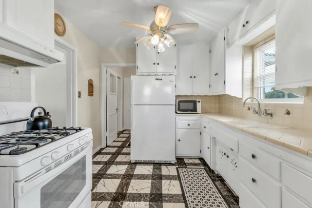 4854 W 94th Street, Inglewood, CA 90301