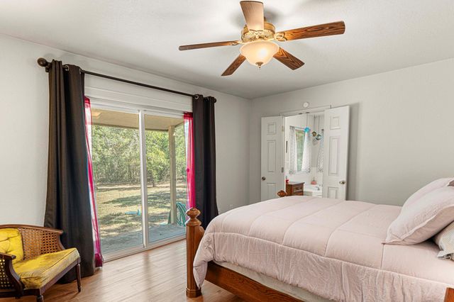 220 Clydesdale DR, Dale, TX 78616