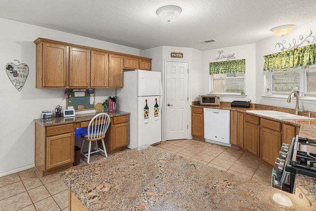 220 Clydesdale DR, Dale, TX 78616