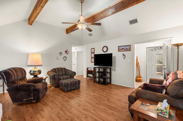 220 Clydesdale DR, Dale, TX 78616