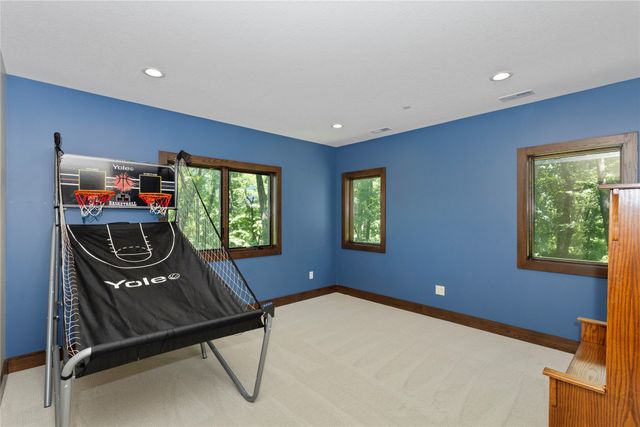 5692 SW Lake Ridge Drive, West Des Moines, IA 50265