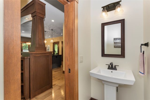 5692 SW Lake Ridge Drive, West Des Moines, IA 50265
