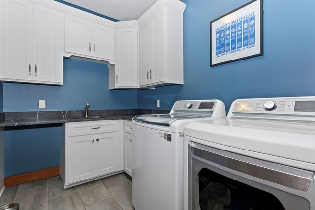 5692 SW Lake Ridge Drive, West Des Moines, IA 50265