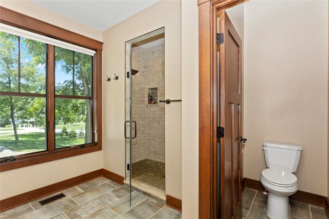 5692 SW Lake Ridge Drive, West Des Moines, IA 50265
