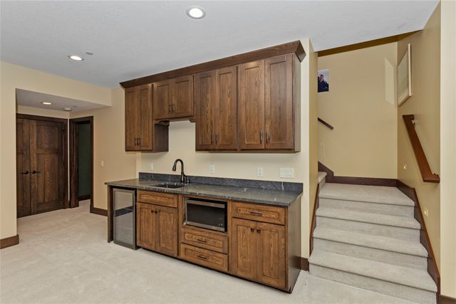 5692 SW Lake Ridge Drive, West Des Moines, IA 50265