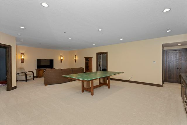 5692 SW Lake Ridge Drive, West Des Moines, IA 50265
