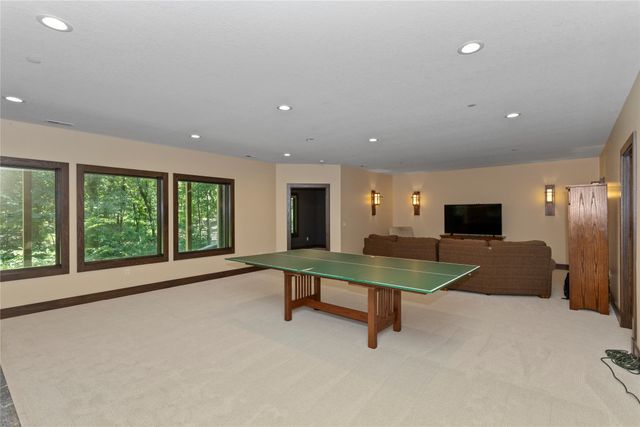 5692 SW Lake Ridge Drive, West Des Moines, IA 50265