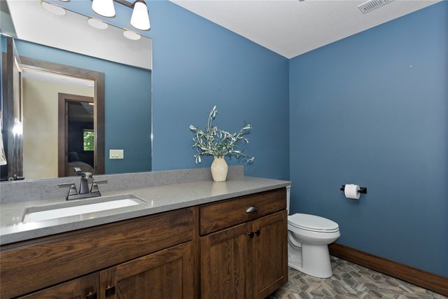 5692 SW Lake Ridge Drive, West Des Moines, IA 50265