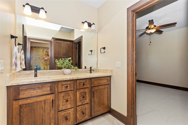 5692 SW Lake Ridge Drive, West Des Moines, IA 50265