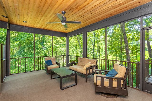5692 SW Lake Ridge Drive, West Des Moines, IA 50265