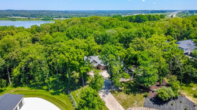 5692 SW Lake Ridge Drive, West Des Moines, IA 50265
