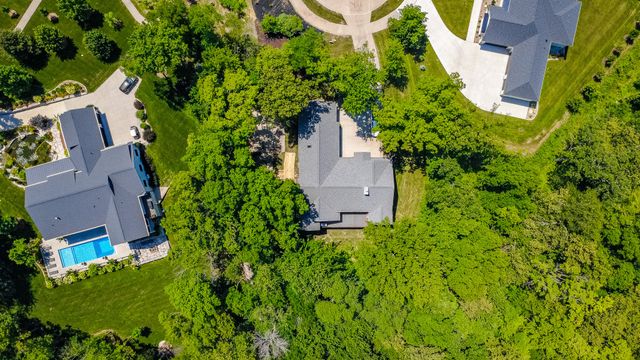 5692 SW Lake Ridge Drive, West Des Moines, IA 50265