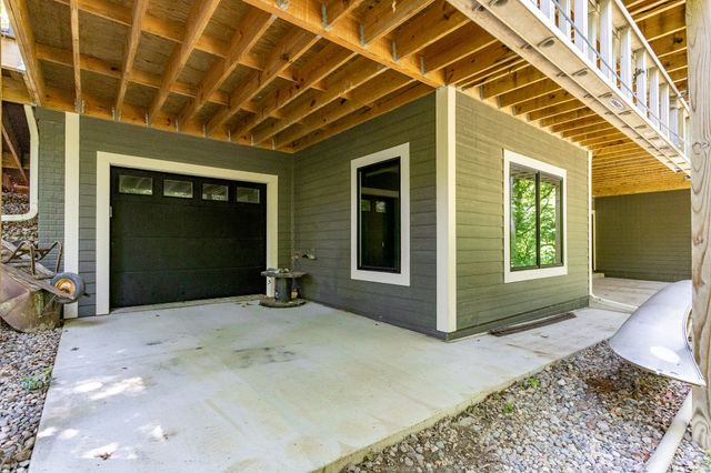 5692 SW Lake Ridge Drive, West Des Moines, IA 50265