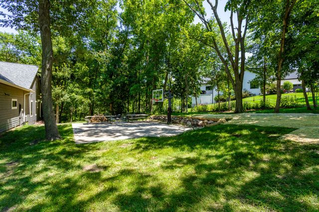5692 SW Lake Ridge Drive, West Des Moines, IA 50265