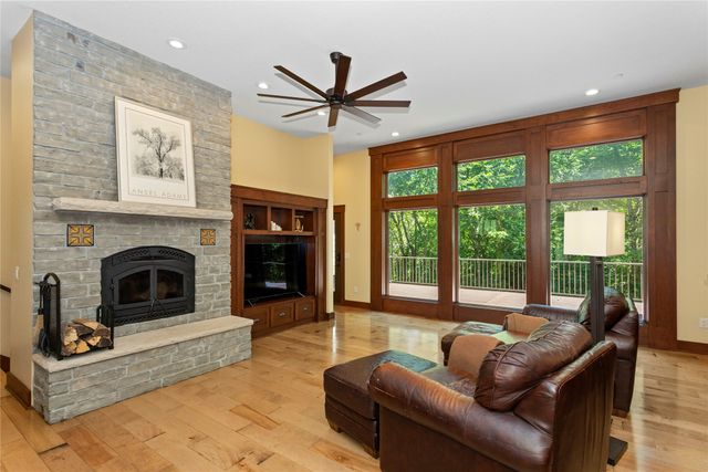 5692 SW Lake Ridge Drive, West Des Moines, IA 50265