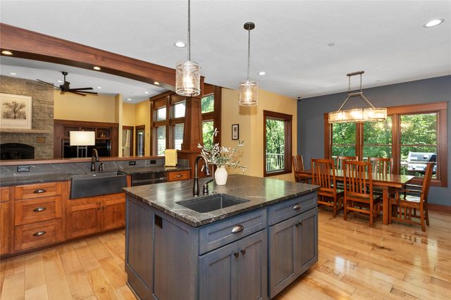 5692 SW Lake Ridge Drive, West Des Moines, IA 50265