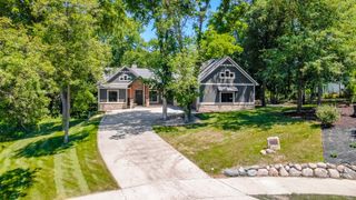 5692 SW Lake Ridge Drive, West Des Moines, IA 50265