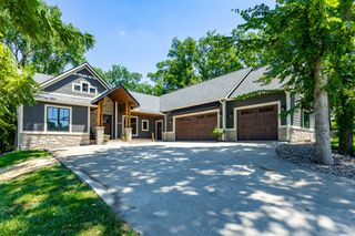 5692 SW Lake Ridge Drive, West Des Moines, IA 50265
