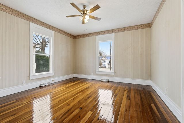 433 N College Street, Harrodsburg, KY 40330