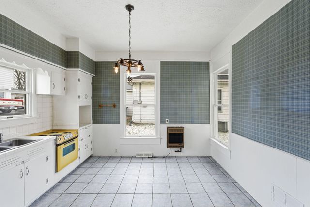 433 N College Street, Harrodsburg, KY 40330