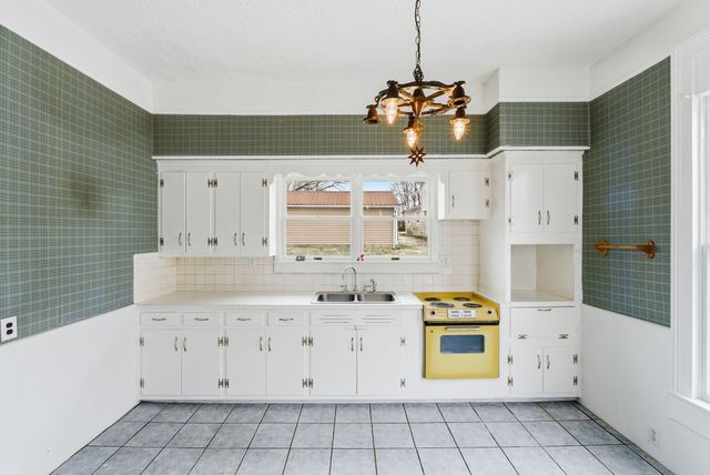 433 N College Street, Harrodsburg, KY 40330