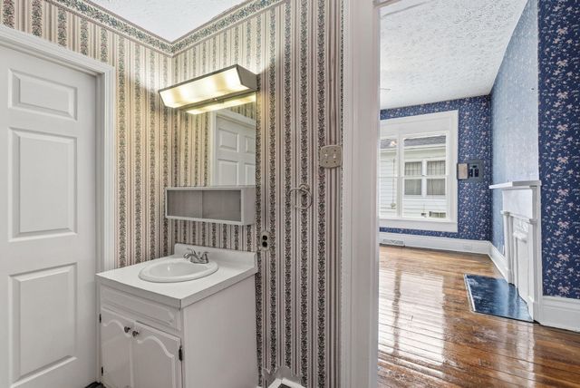 433 N College Street, Harrodsburg, KY 40330