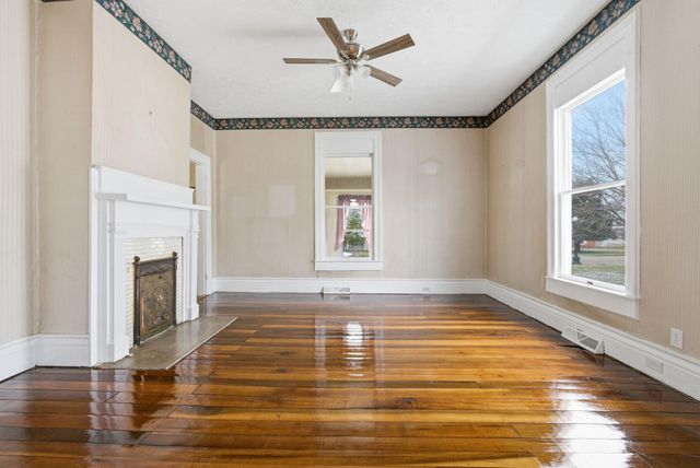 433 N College Street, Harrodsburg, KY 40330