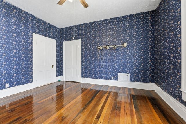 433 N College Street, Harrodsburg, KY 40330