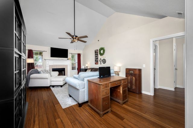 3342 Meadowhill Dr, Murfreesboro, TN 37130
