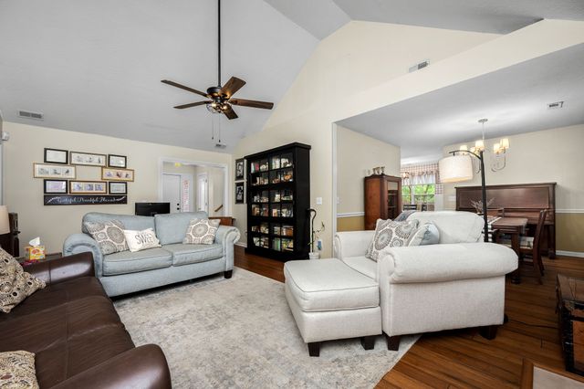 3342 Meadowhill Dr, Murfreesboro, TN 37130