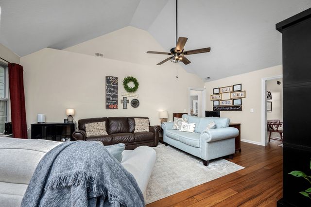 3342 Meadowhill Dr, Murfreesboro, TN 37130