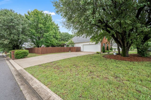 3342 Meadowhill Dr, Murfreesboro, TN 37130