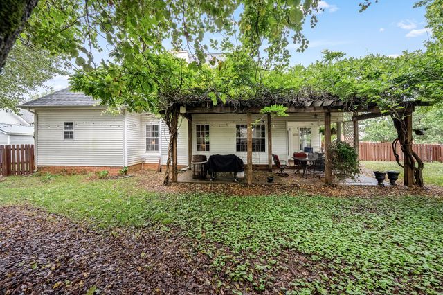 3342 Meadowhill Dr, Murfreesboro, TN 37130