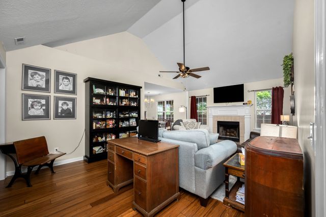3342 Meadowhill Dr, Murfreesboro, TN 37130
