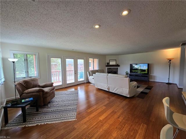 1208 Foursome LN, Virginia Beach, VA 23455