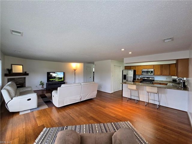 1208 Foursome LN, Virginia Beach, VA 23455