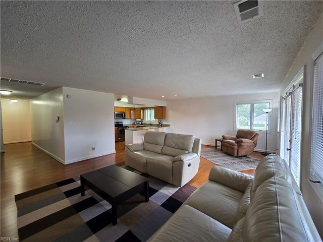 1208 Foursome LN, Virginia Beach, VA 23455