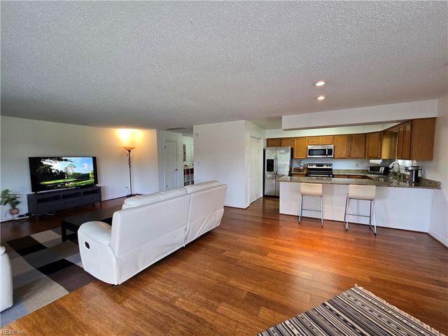 1208 Foursome LN, Virginia Beach, VA 23455