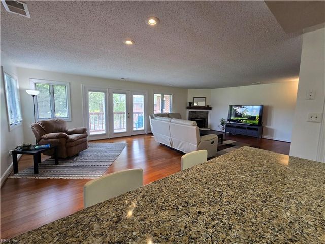 1208 Foursome LN, Virginia Beach, VA 23455