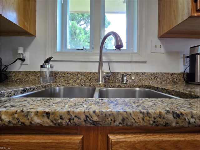 1208 Foursome LN, Virginia Beach, VA 23455