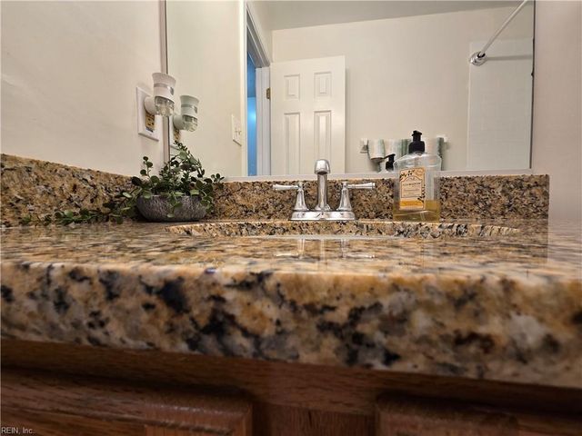 1208 Foursome LN, Virginia Beach, VA 23455