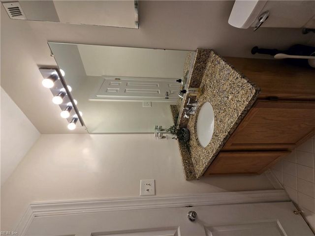 1208 Foursome LN, Virginia Beach, VA 23455
