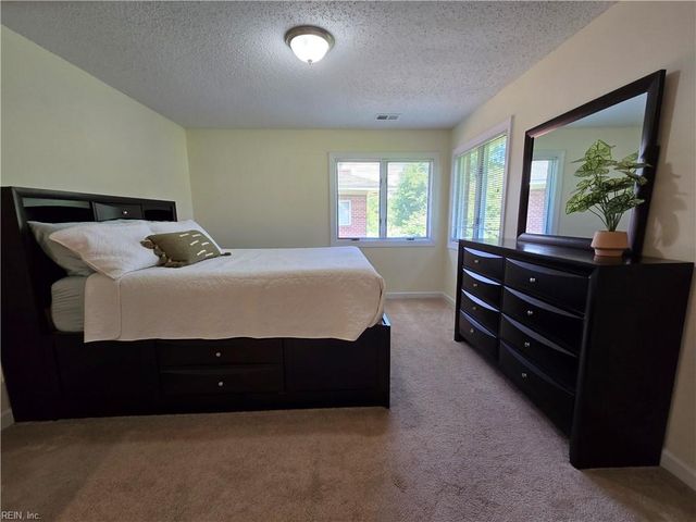 1208 Foursome LN, Virginia Beach, VA 23455